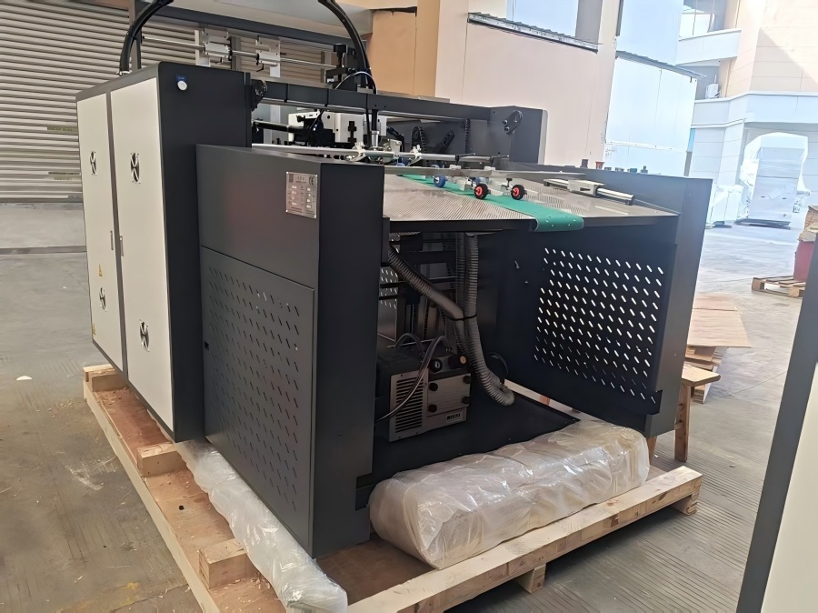 Nowa automatyczna maszyna do szybkiego laminowania Star YFMD-1050 wkrótce zostanie wysłana do Brazylii!