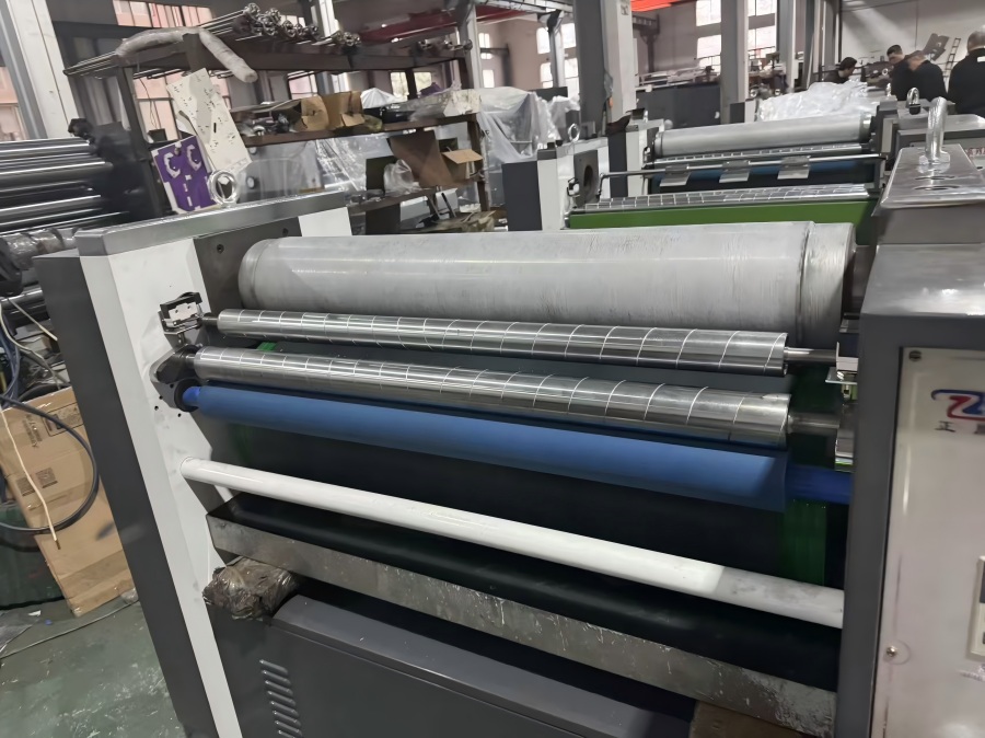 Przemysłowa maszyna do wytłaczania YF-920C firmy NEW STAR w produkcji!