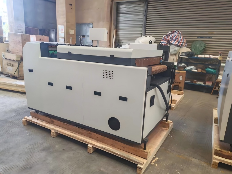 Wkrótce zostanie wysłana nowa automatyczna maszyna do powlekania UV Star SGUV-760A.